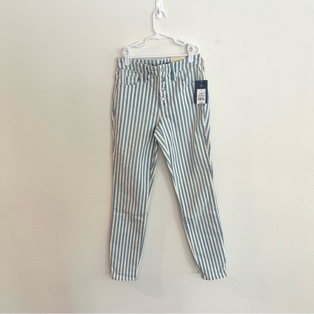 NWT Universal Threads jeans, Women’s size 2, high waisted, blue white striped
